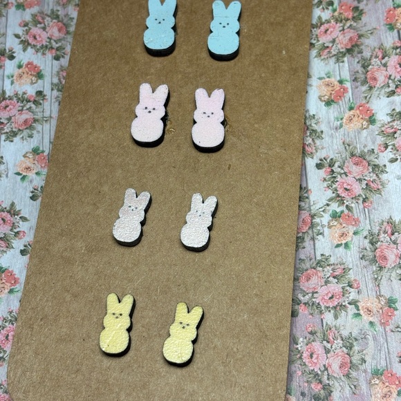Peep marshmallows Easter bunny stud earrings - Picture 9 of 11